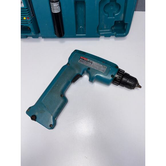 Makita 6011D 12V 3/8" Drive Cordless Drill Charger & Carrying Case. - Picture 5 of 5
